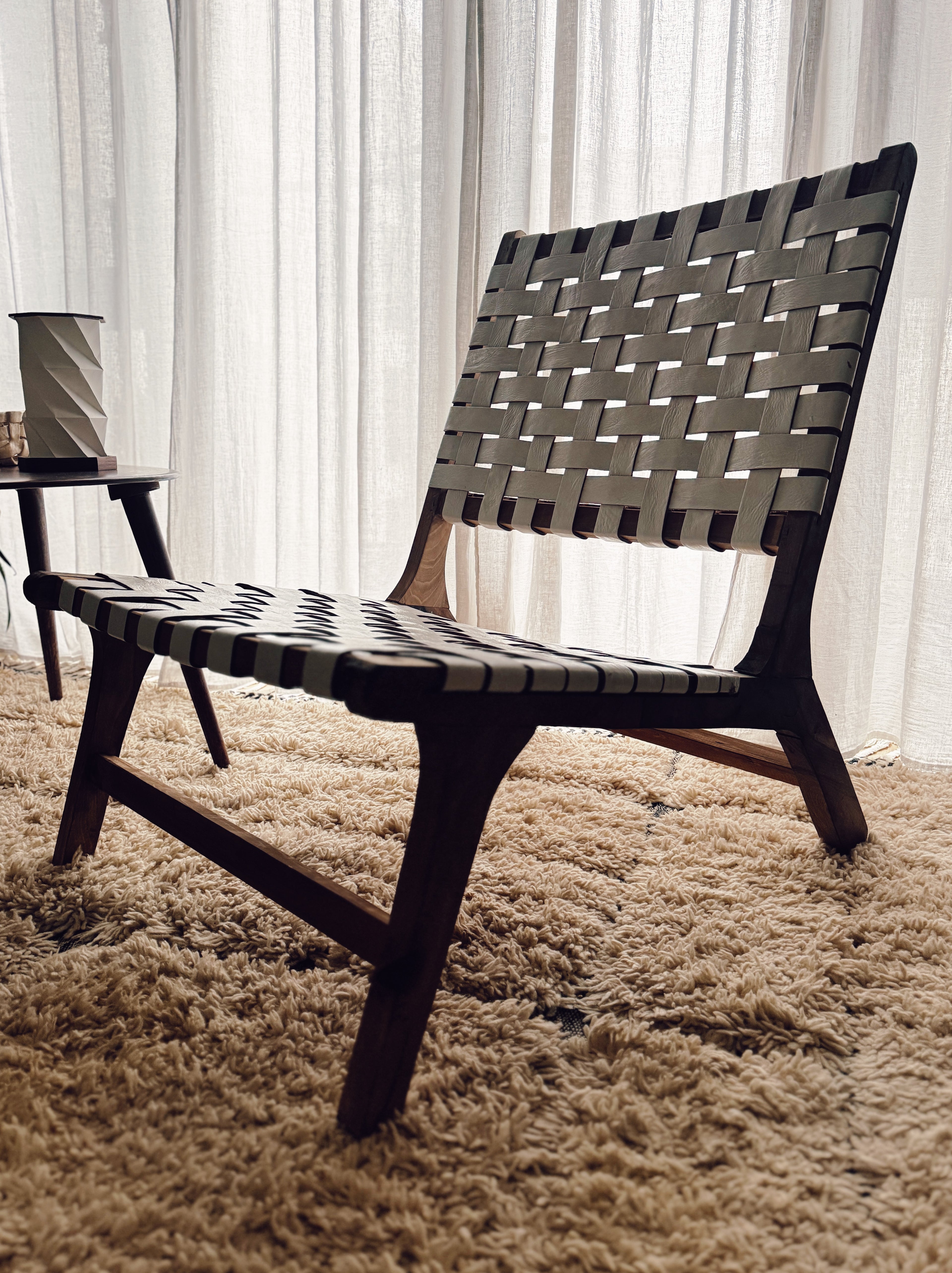 White Leather & Wooden Lounge Chair