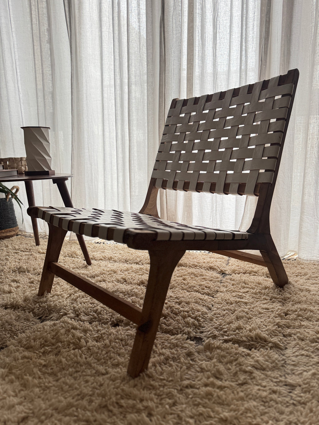 White Leather & Wooden Lounge Chair